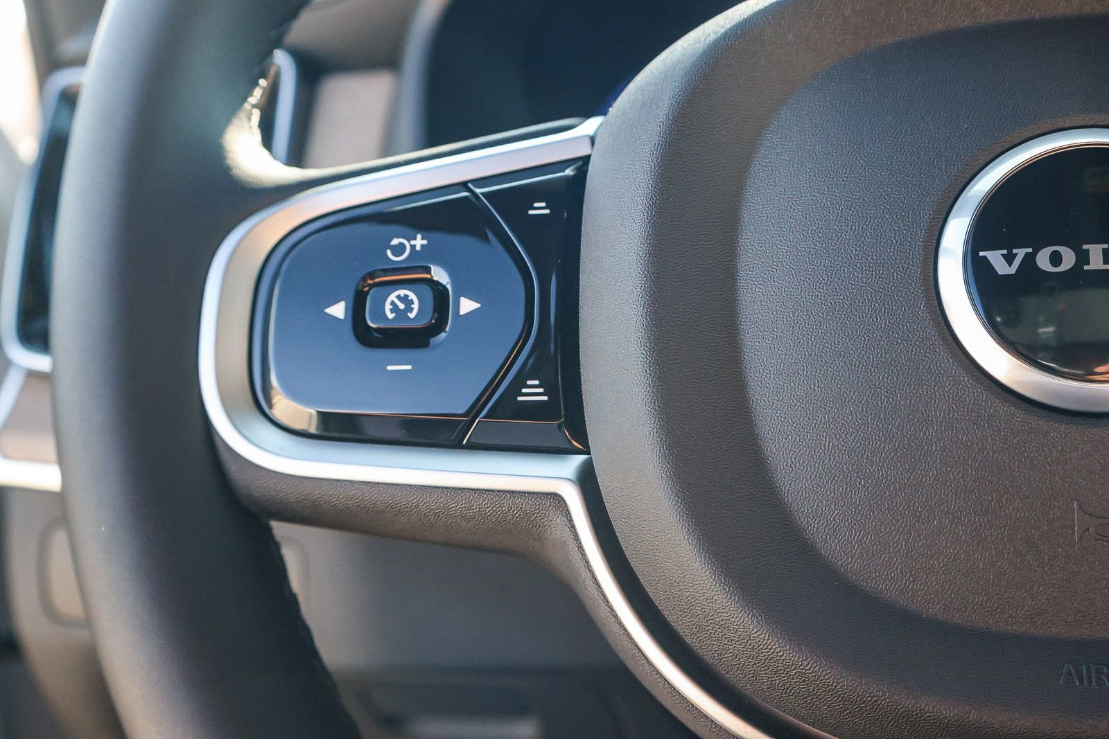 New 2026 Volvo XC90 B6 Ultra w/ Protection Package image 40