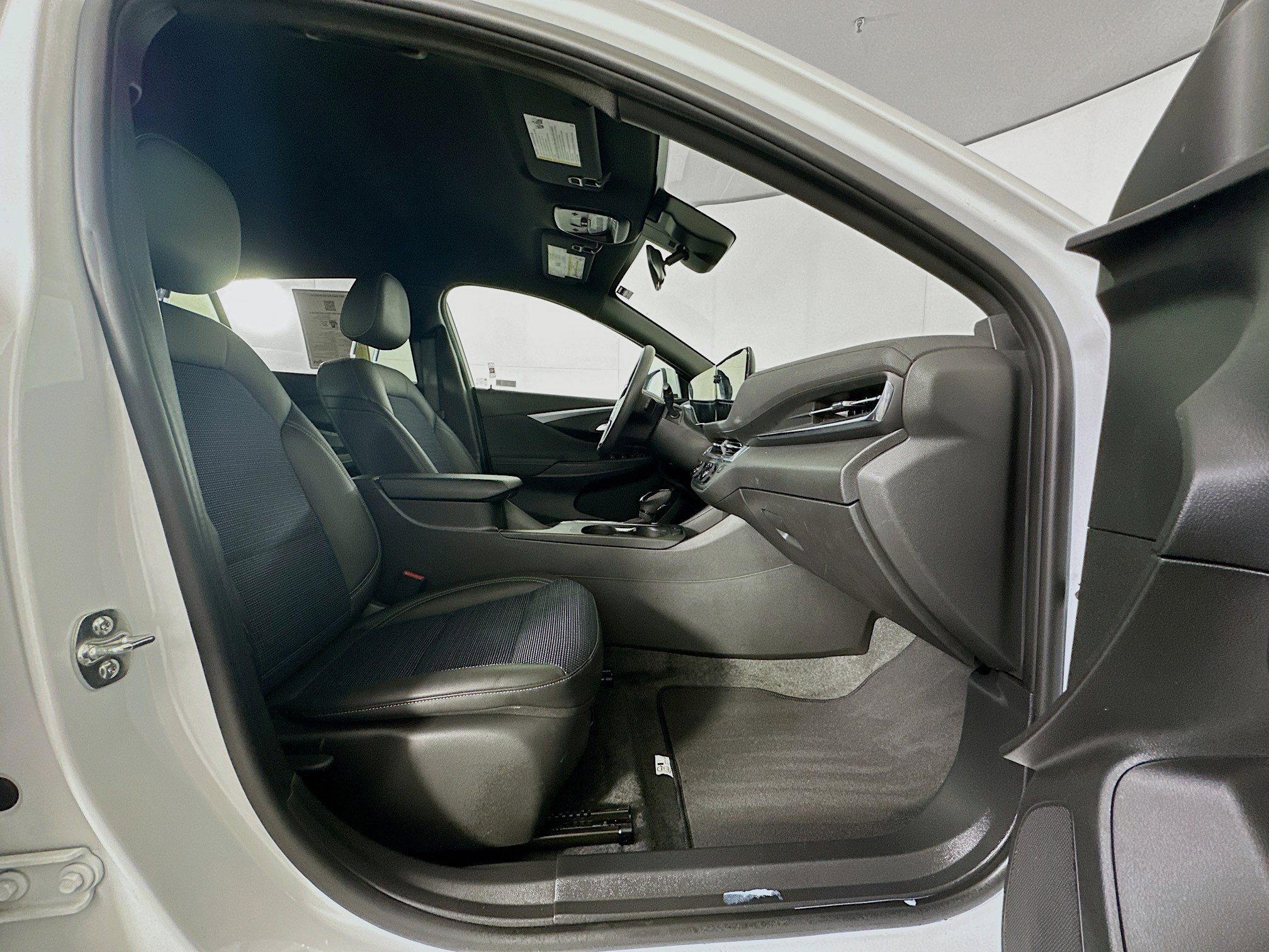 Used 2025 Buick Envista Preferred FWD image 29