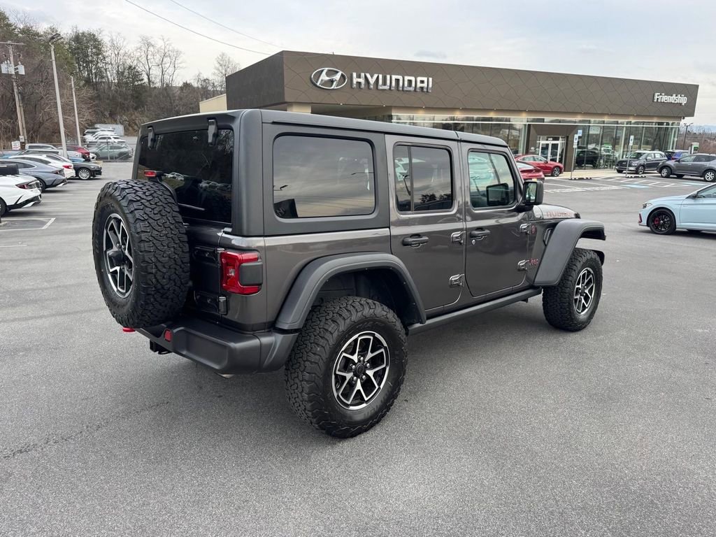 Used 2025 Jeep Wrangler Unlimited Rubicon AWD/4WD image 3