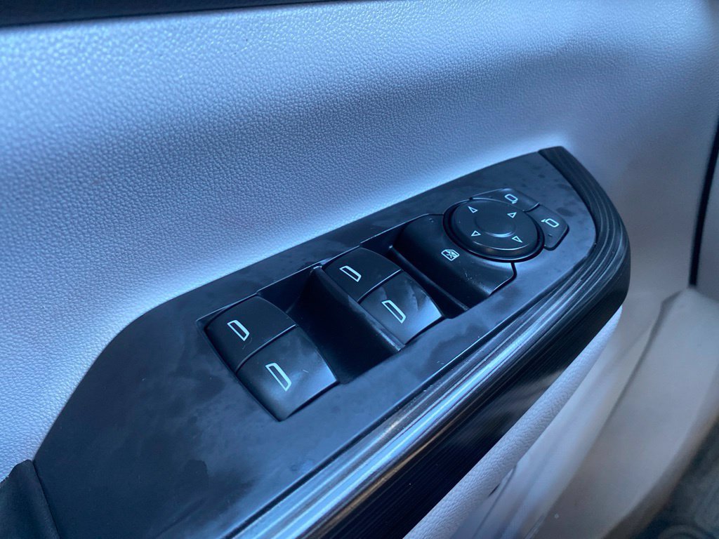 Used 2018 GMC Acadia SLT w/ LPO, Black Accent Package AWD/4WD image 23