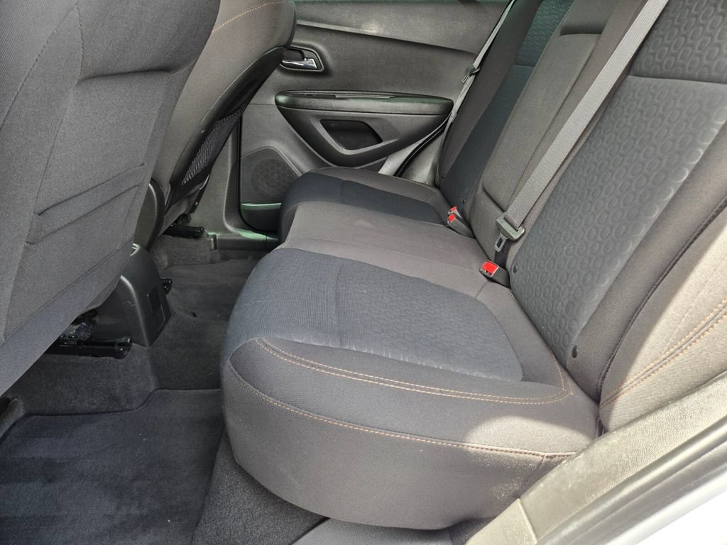 Used 2020 Chevrolet Trax LS w/ LPO, Cargo Package FWD image 11