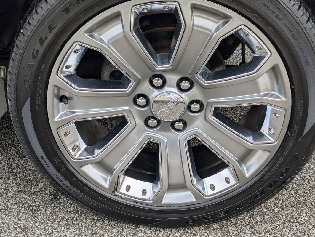 Used 2003 GMC Yukon XL Denali image 36