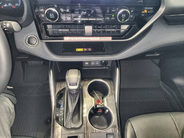 New 2026 Toyota Highlander Platinum AWD/4WD image 19
