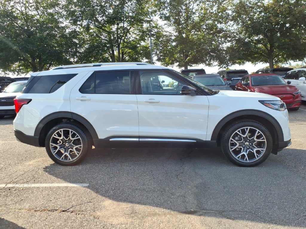 Used 2025 Ford Explorer Platinum w/ Ultimate Package AWD/4WD image 6