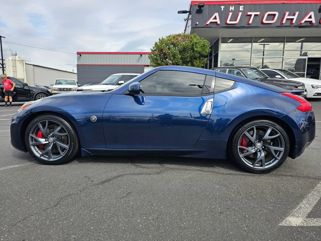 Used 2014 Nissan 370Z Coupe w/ Sport Package RWD image 2