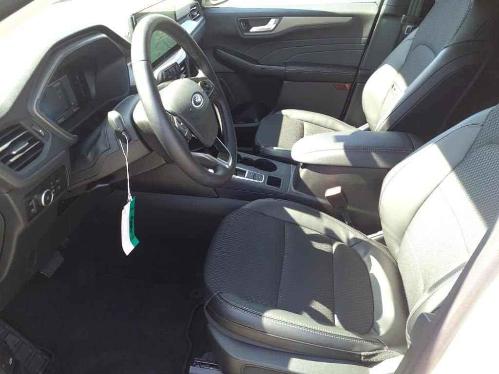 New 2025 Ford Escape SE image 3
