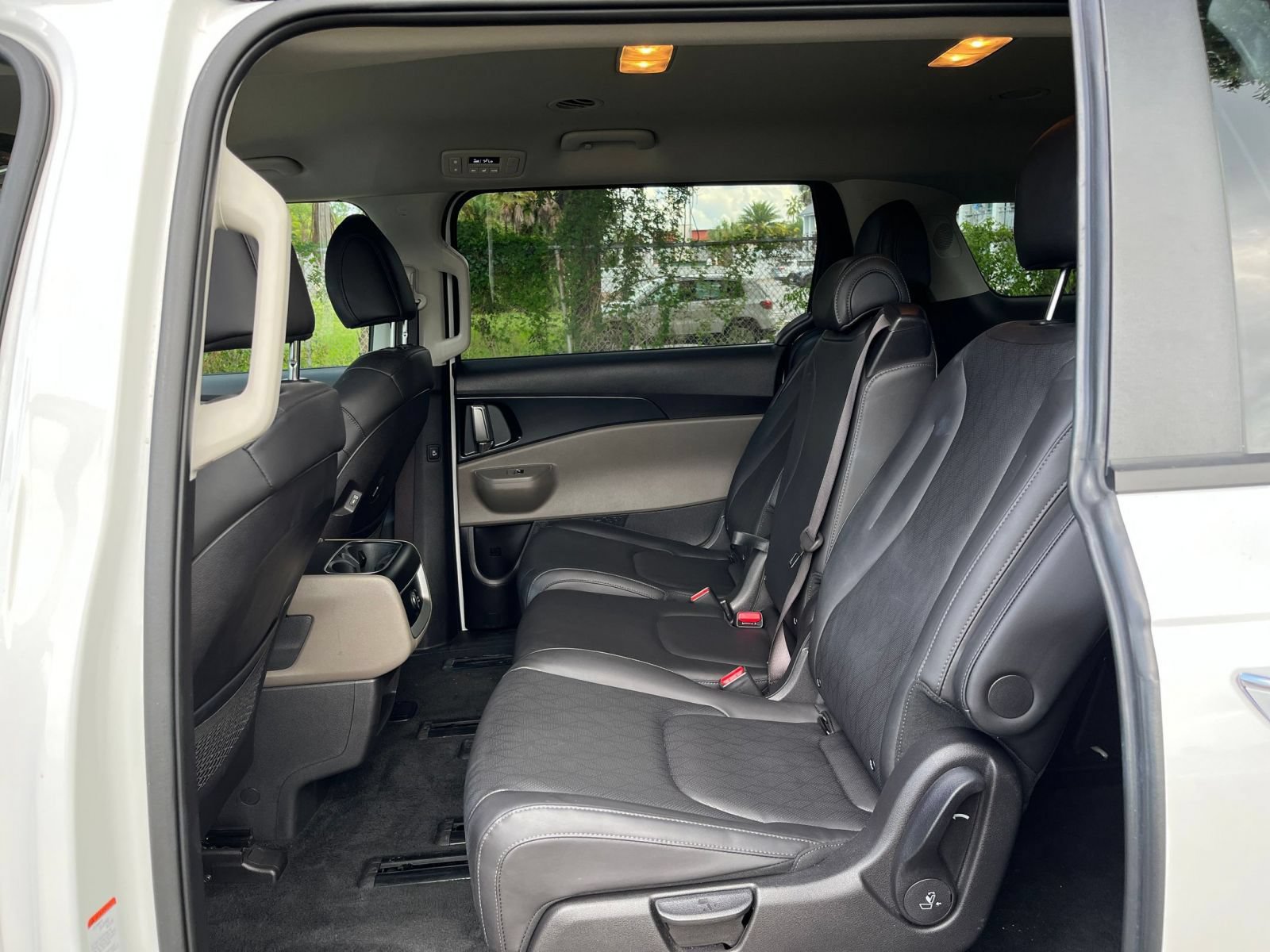 Used 2026 Kia Carnival FWD image 25
