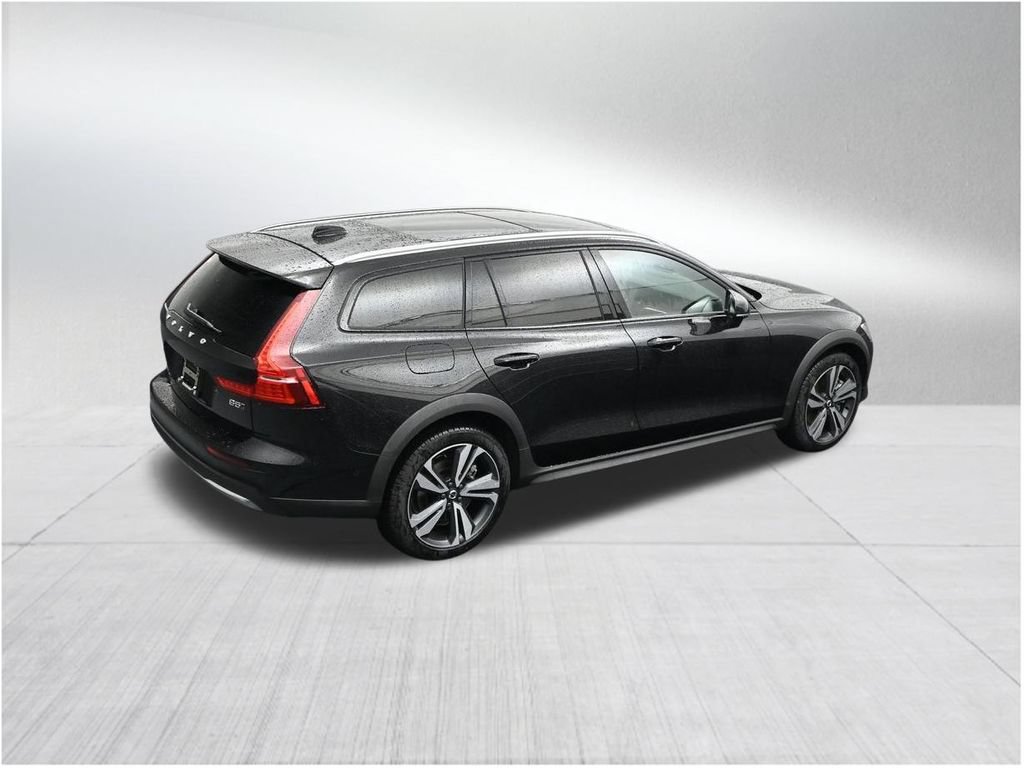 New 2026 Volvo V60 B5 Cross Country Plus AWD/4WD image 17