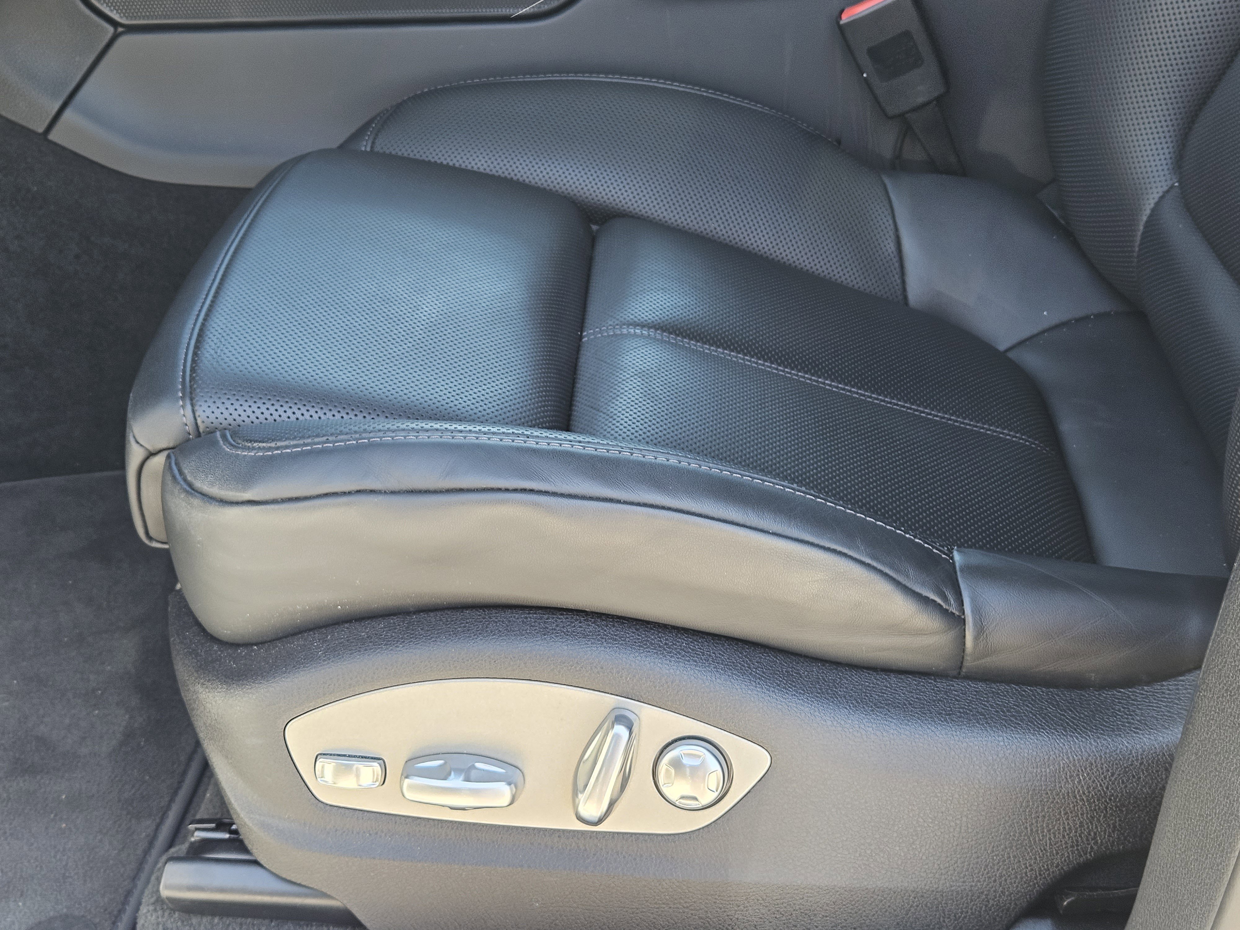 Used 2025 Porsche Macan S image 23