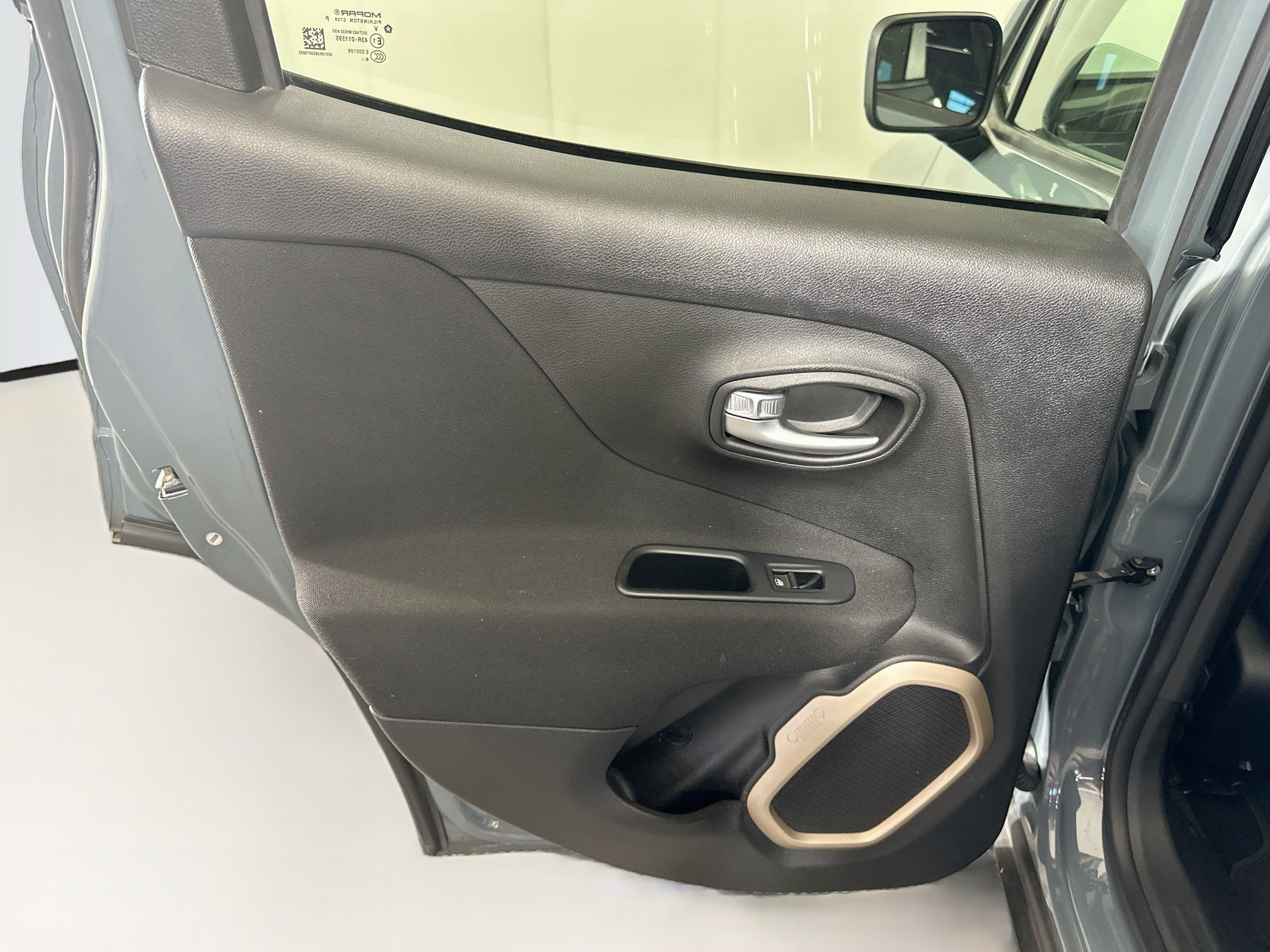 Used 2017 Jeep Renegade Latitude AWD/4WD image 24