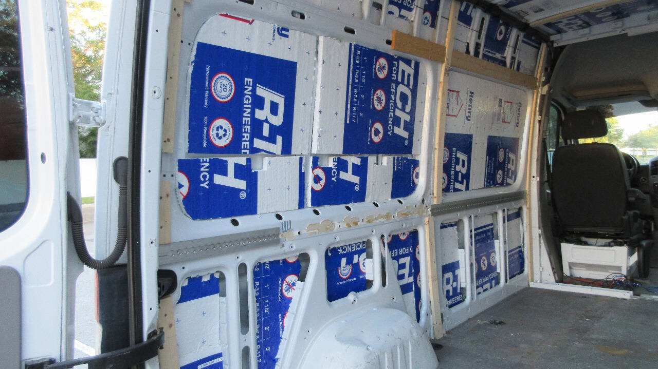 Used 2011 Freightliner Sprinter 2500 image 16