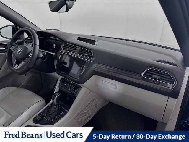 Used 2022 Volkswagen Tiguan SEL R-Line image 33