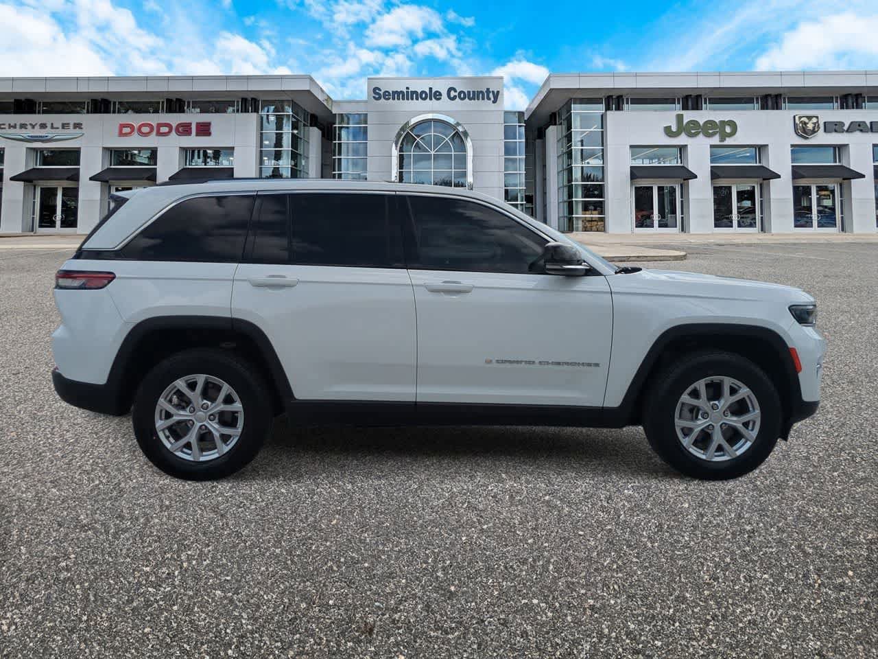 Used 2023 Jeep Grand Cherokee Limited RWD image 9