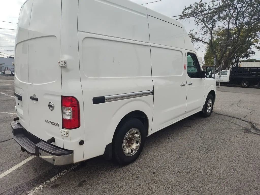 Used 2017 Nissan NV 3500 SL image 4
