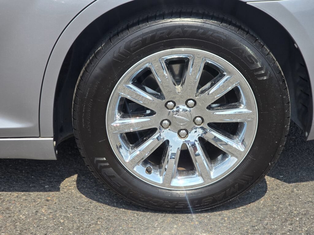 Used 2013 Chrysler 300 Touring w/ Driver Convenience Group RWD image 10