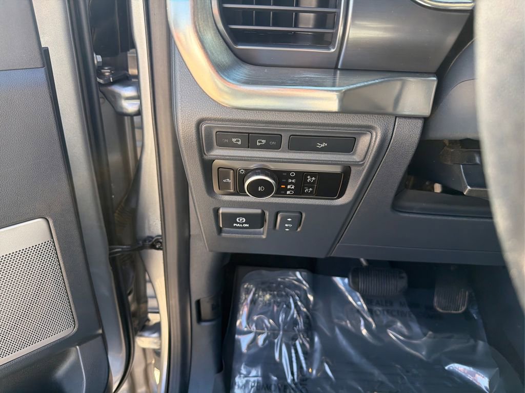 Used 2023 Ford F150 Lariat w/ Trailer Tow Package image 18