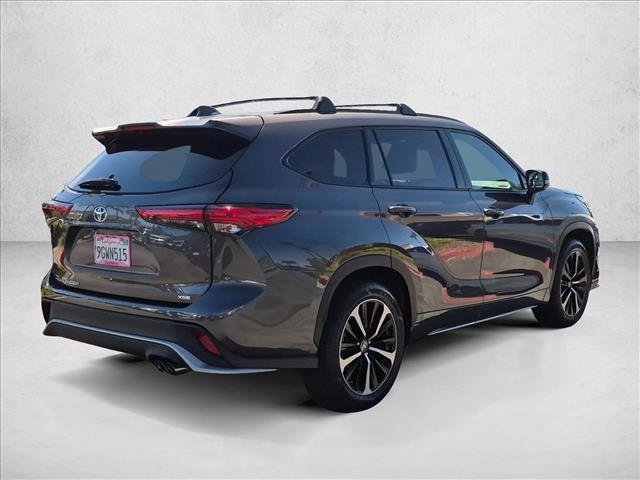Used 2021 Toyota Highlander XSE FWD image 5