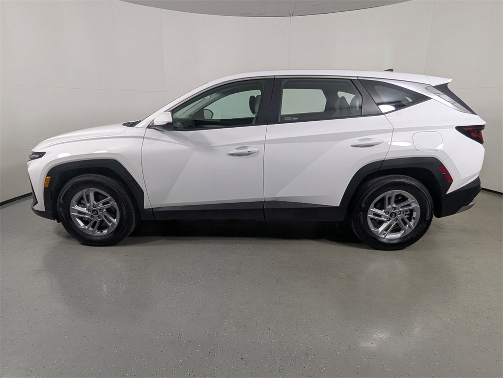 Certified 2025 Hyundai Tucson SE image 4