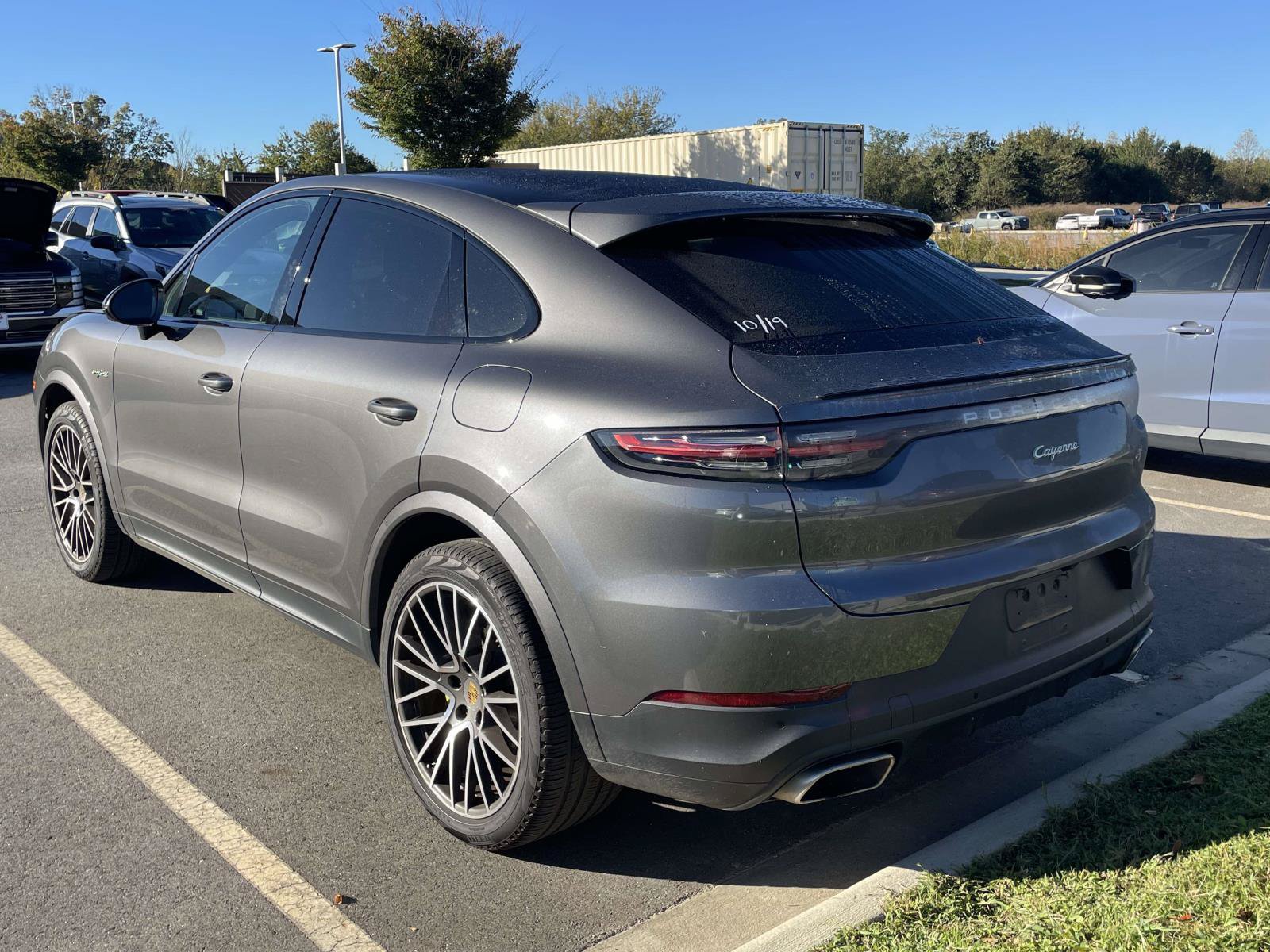 Used 2022 Porsche Cayenne E-Hybrid Coupe AWD/4WD image 3