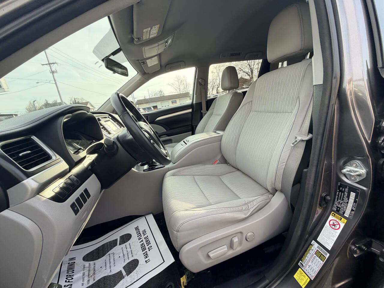 Used 2015 Toyota Highlander Plus AWD/4WD image 30