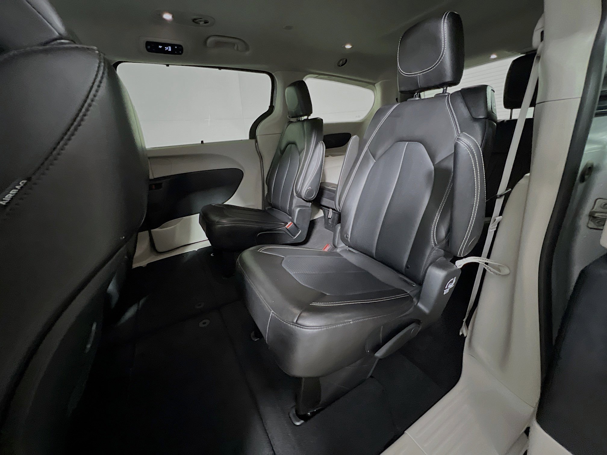 Used 2024 Chrysler Pacifica Touring-L image 29