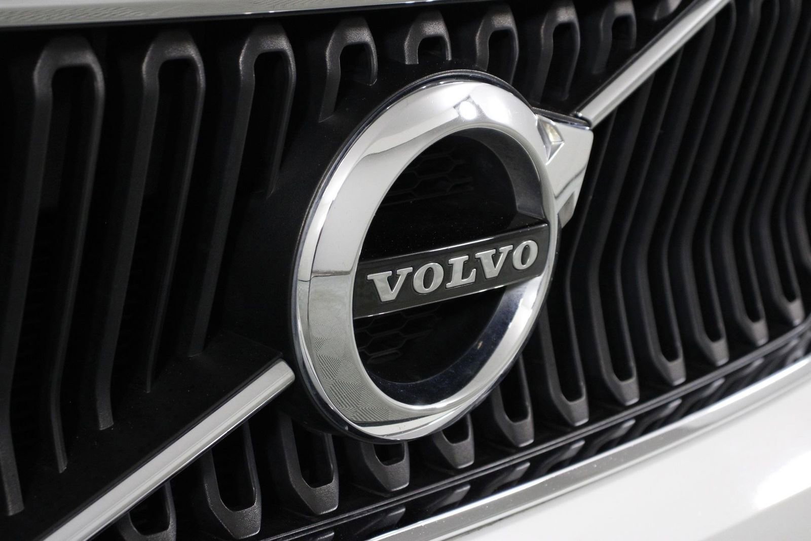 Used 2019 Volvo XC40 T5 Momentum image 27