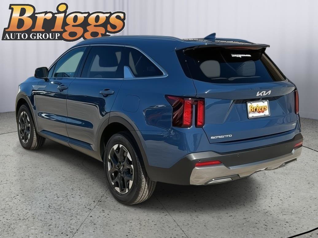 Certified 2025 Kia Sorento S w/ Panoramic Sunroof Package AWD/4WD image 3