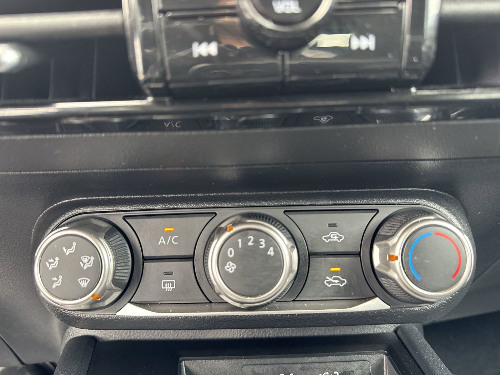 Certified 2025 Nissan Kicks SV FWD image 18