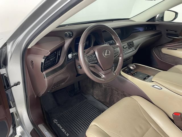Used 2018 Lexus LS 500 w/ Accessory Package (Z2) RWD image 3