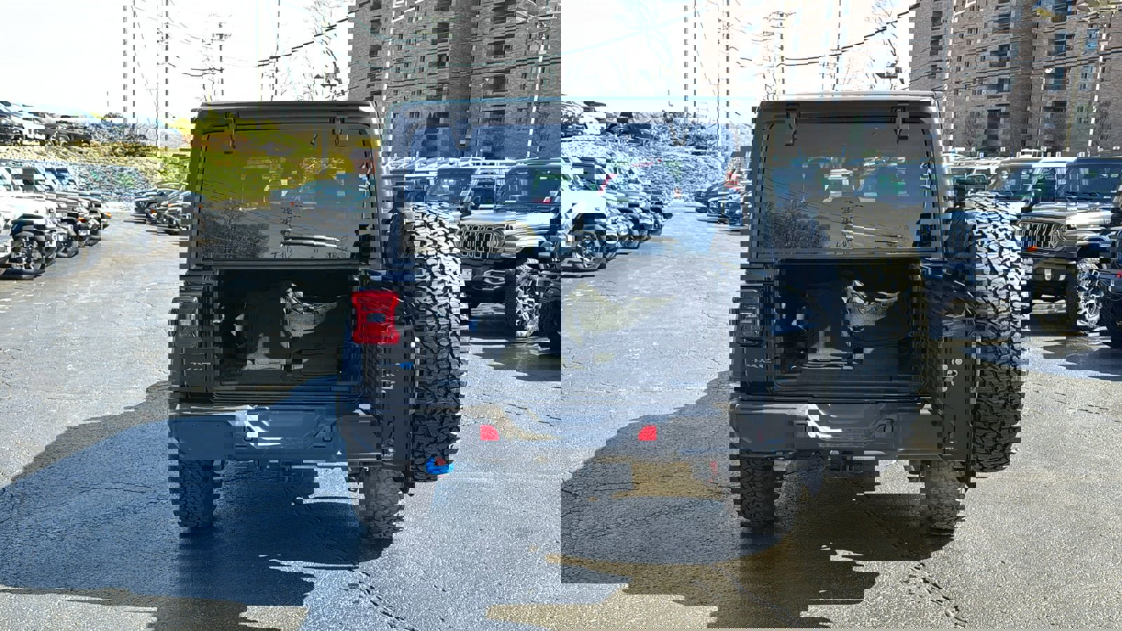 Used 2025 Jeep Wrangler Unlimited Rubicon 4xe w/ Convenience Group image 13