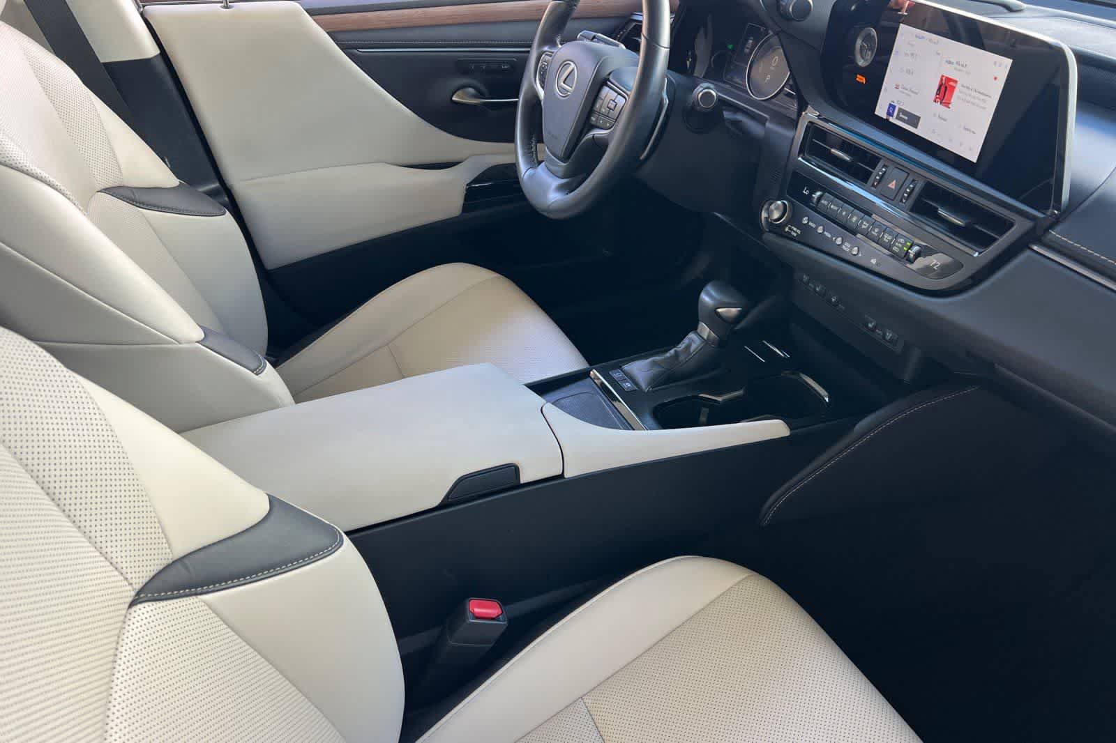 Used 2025 Lexus ES 300h w/ Premium Package FWD image 17