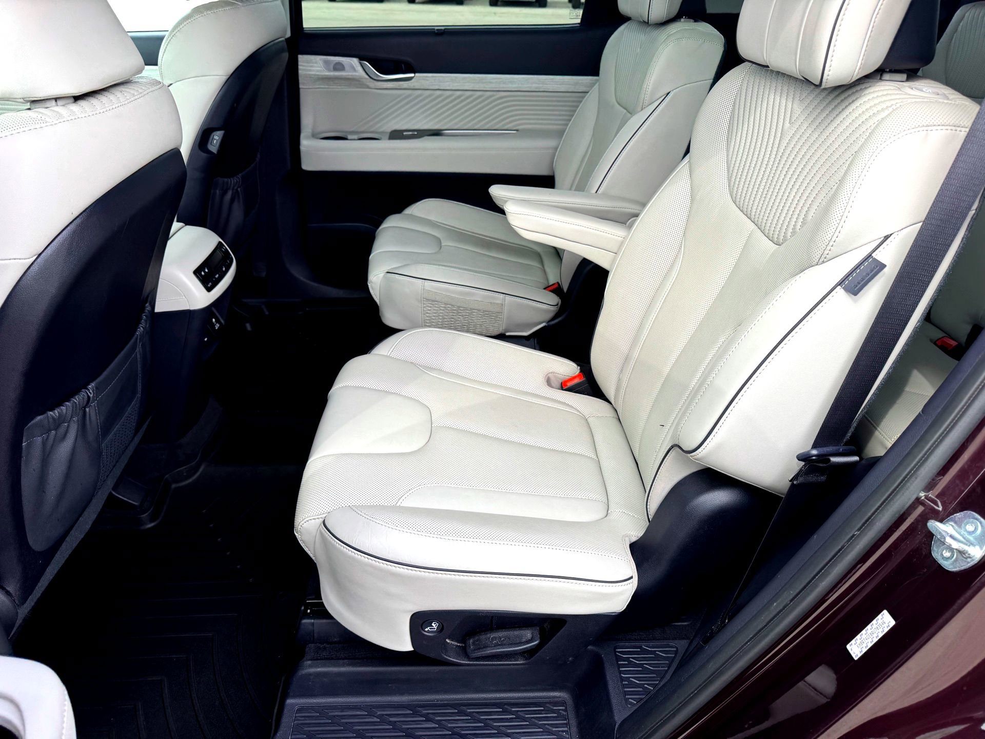 Used 2024 Hyundai Palisade Calligraphy image 22