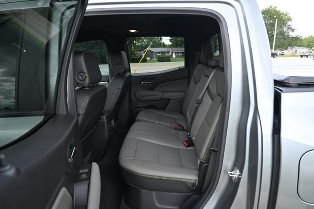 Used 2025 Chevrolet Colorado ZR2 w/ Technology Package AWD/4WD image 24