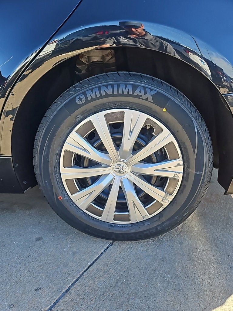 Used 2023 Toyota Camry LE image 9