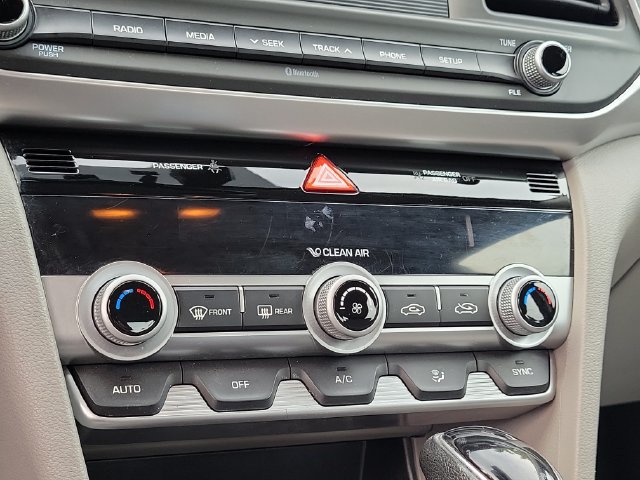 Used 2020 Hyundai Elantra SE FWD image 23