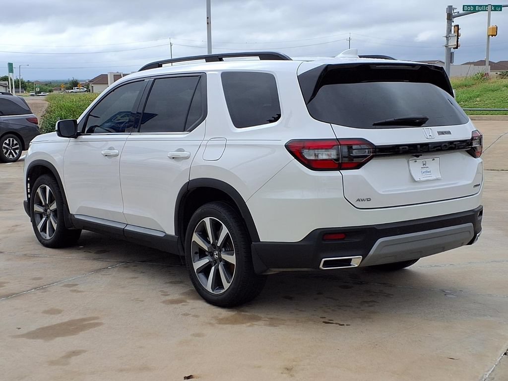 Certified 2024 Honda Pilot Touring image 5