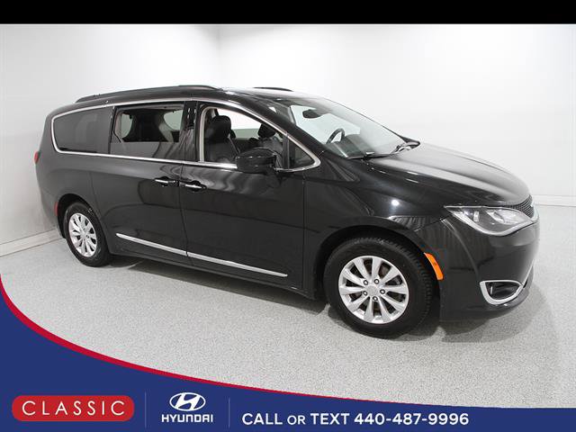 Used 2017 Chrysler Pacifica Touring-L FWD video 1