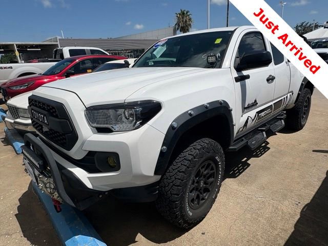 Used 2022 Toyota Tacoma SR w/ SX Package RWD image 1