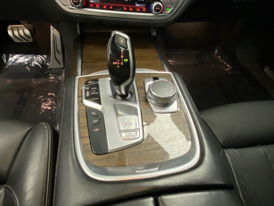 Used 2016 BMW 750i xDrive AWD/4WD image 28