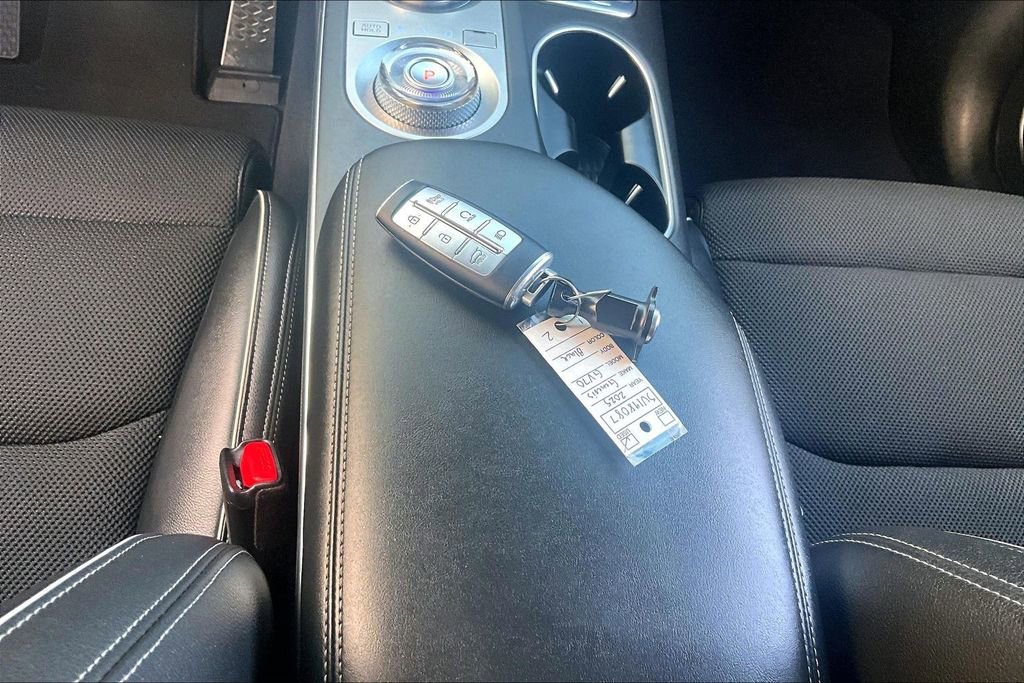 Used 2025 Genesis GV70 3.5T Sport image 13