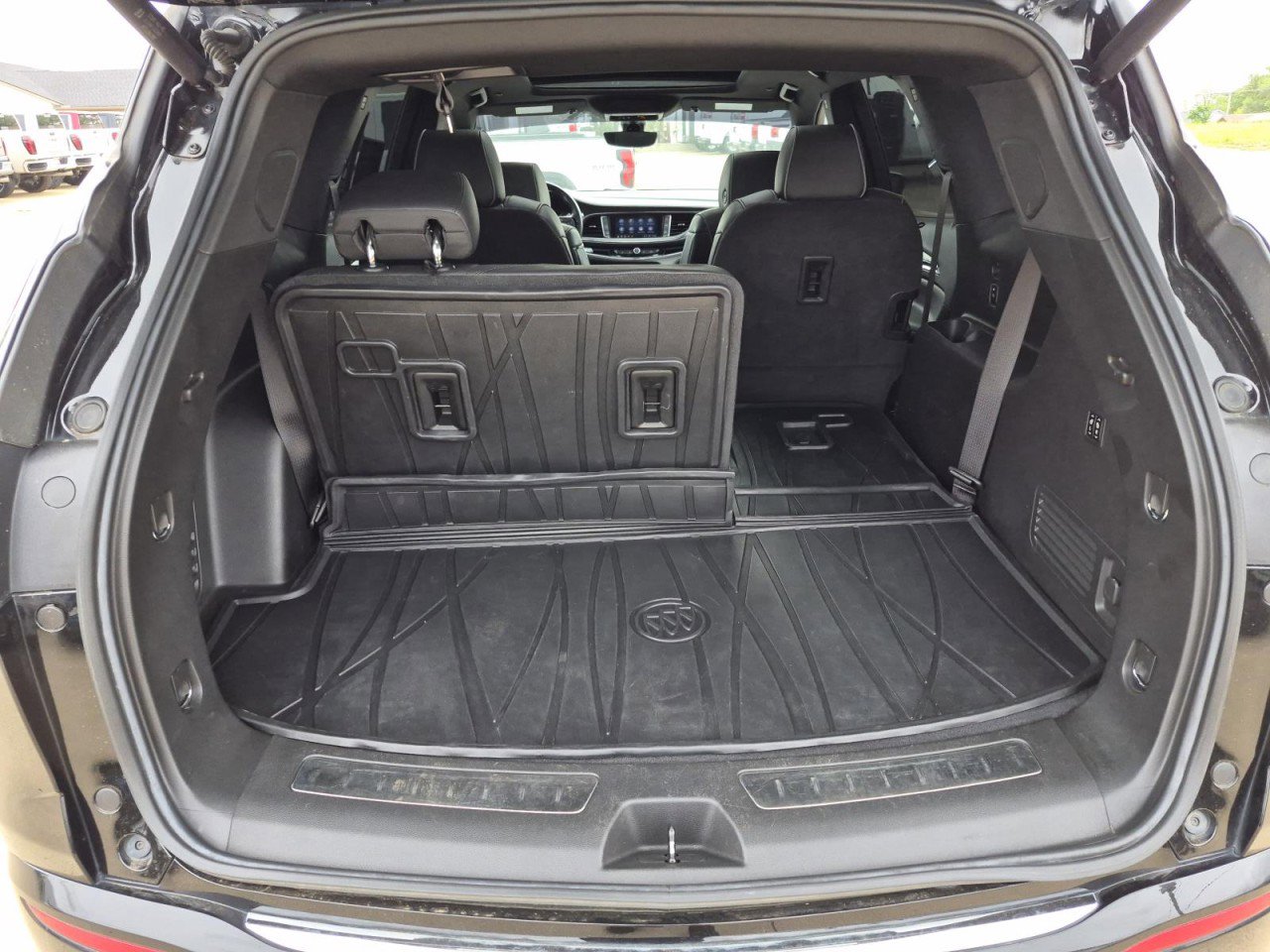 Used 2023 Buick Enclave Avenir w/ Avenir Technology Package AWD/4WD image 10