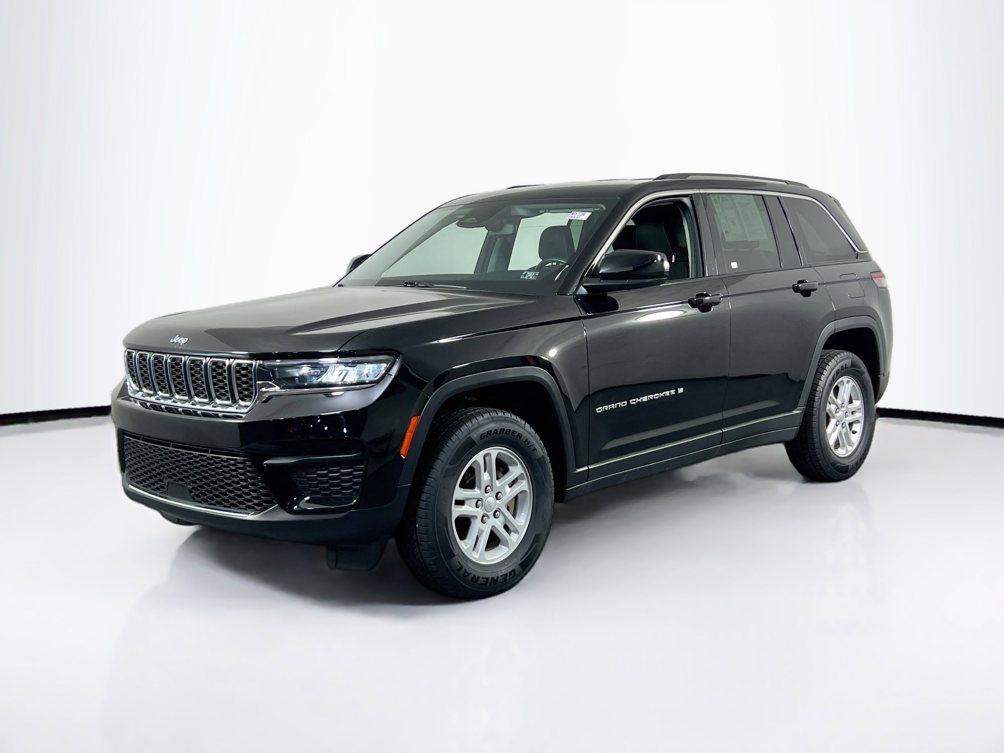 Used 2022 Jeep Grand Cherokee Laredo w/ Luxury Tech Group I