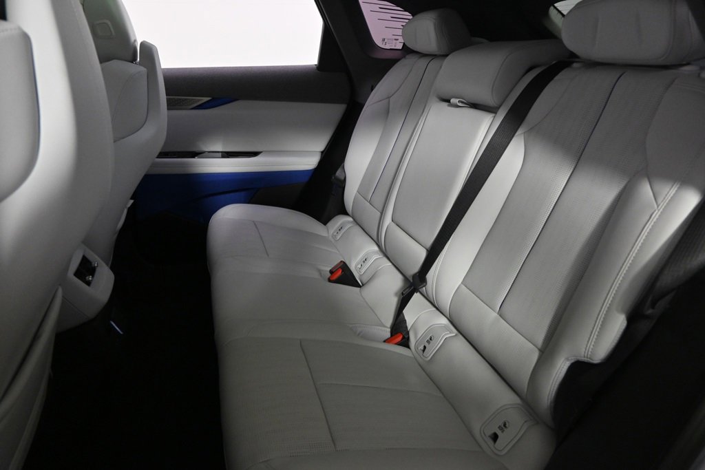 New 2026 Cadillac Optiq Luxury 2 image 21