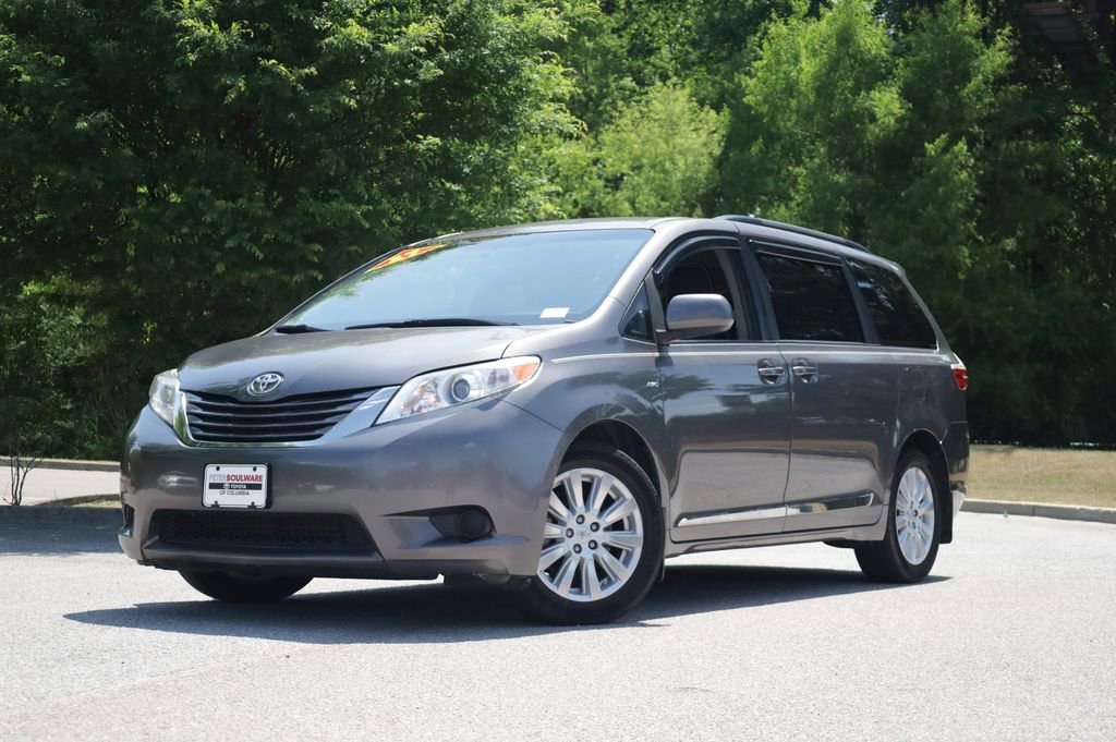 Used 2017 Toyota Sienna LE AWD/4WD image 1