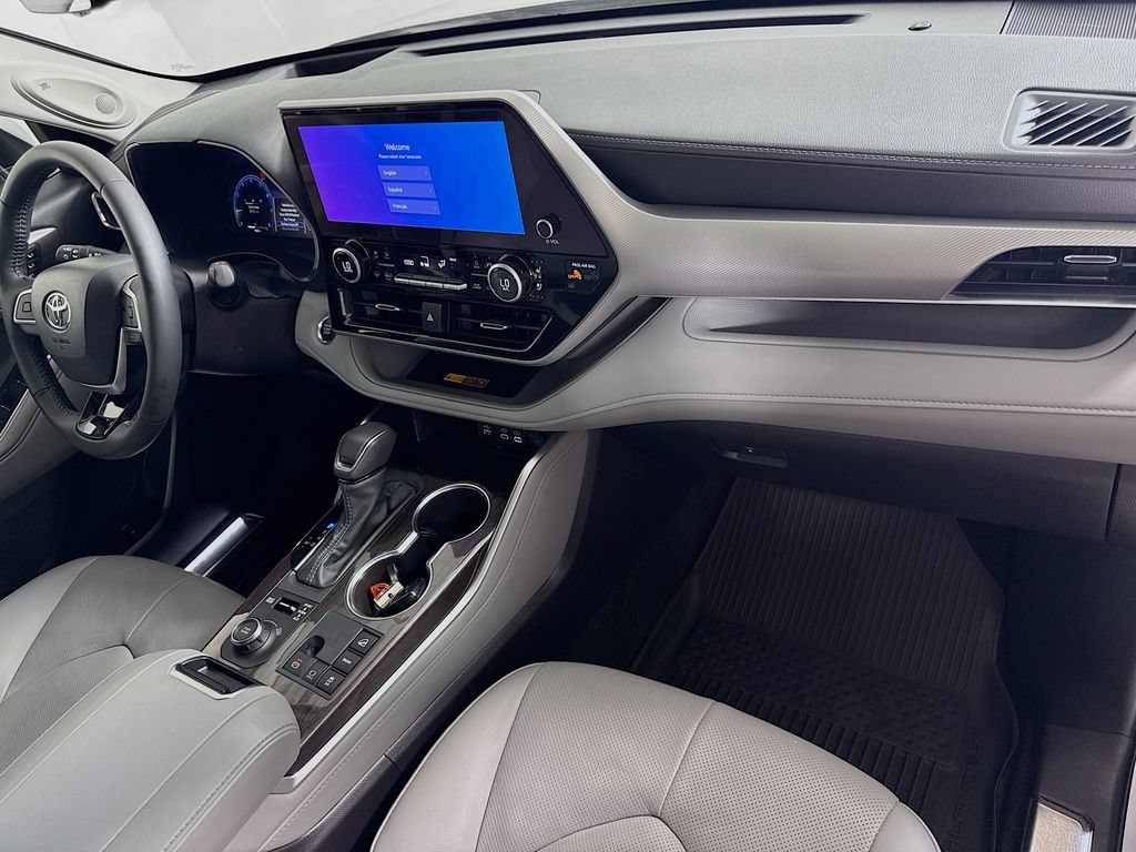 Certified 2025 Toyota Highlander Platinum AWD/4WD image 31