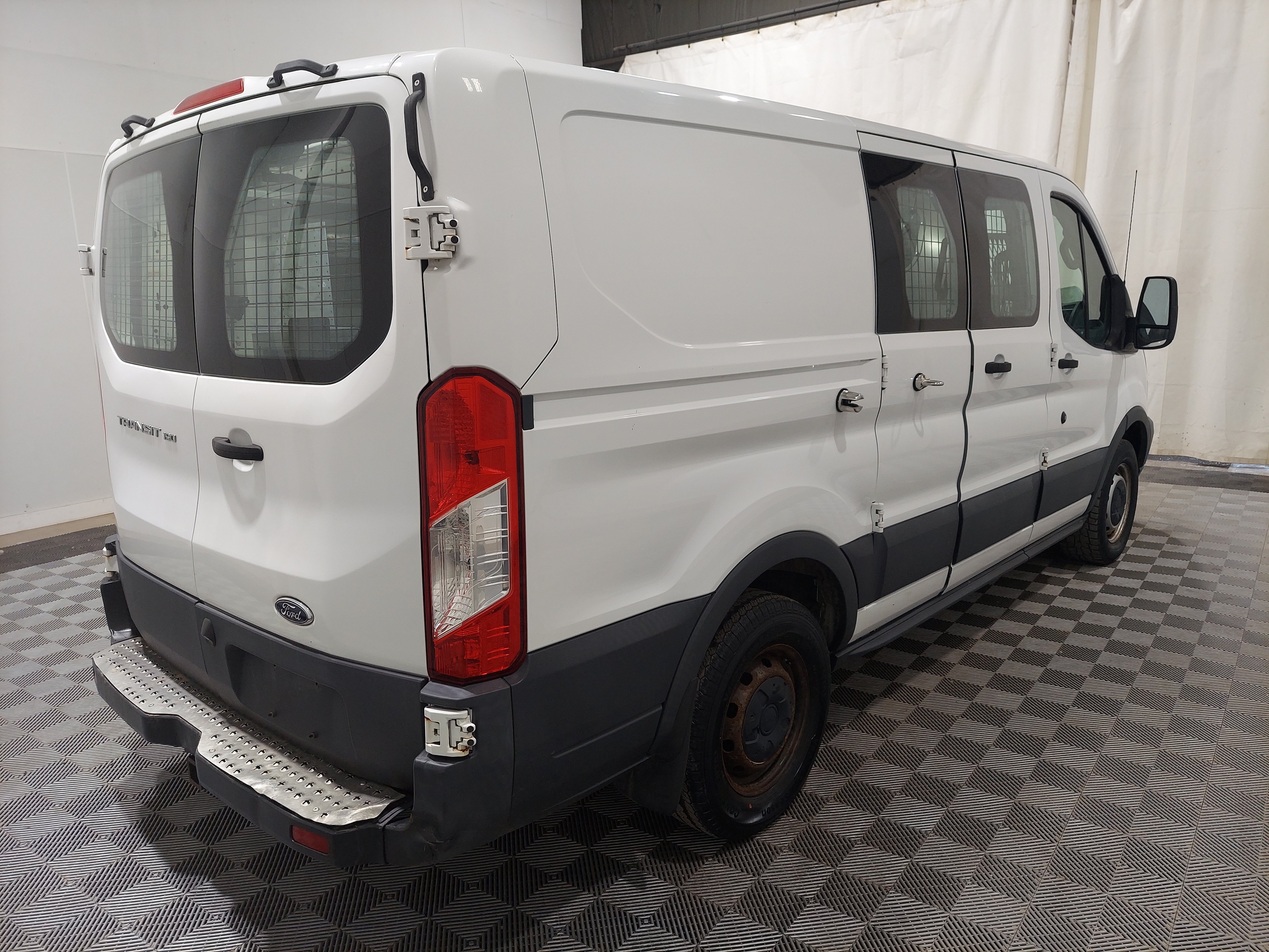 Used 2016 Ford Transit 150 130 Low Roof RWD image 3