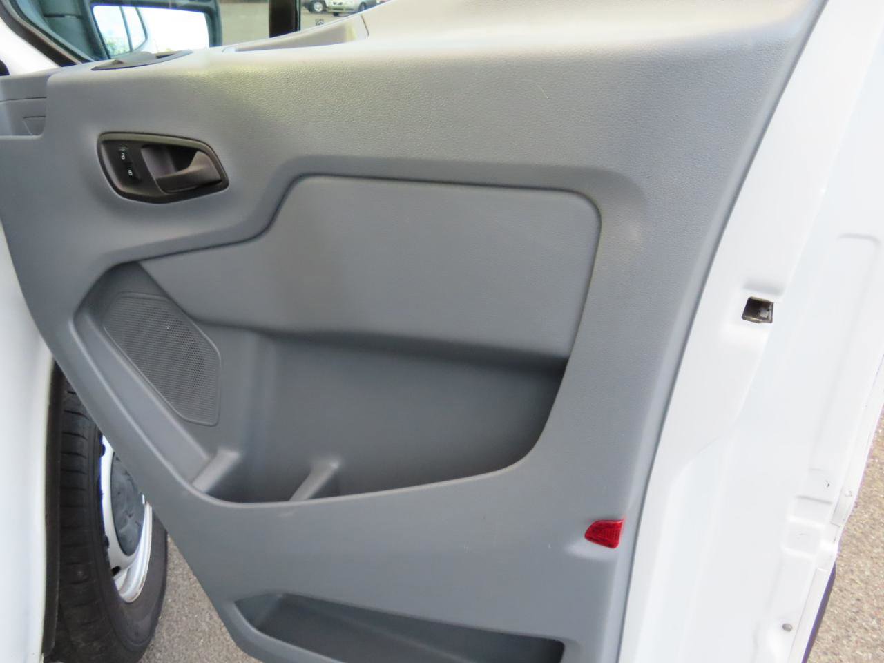 Used 2018 Ford Transit 250 130 Low Roof RWD image 12