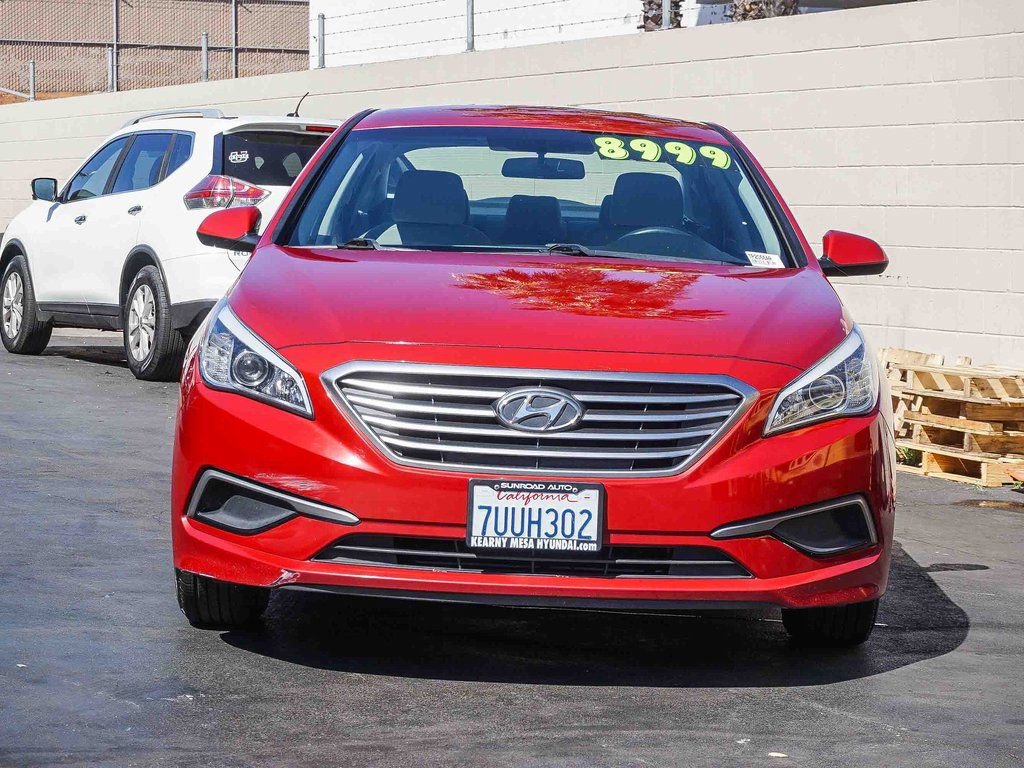Used 2017 Hyundai Sonata SE image 2