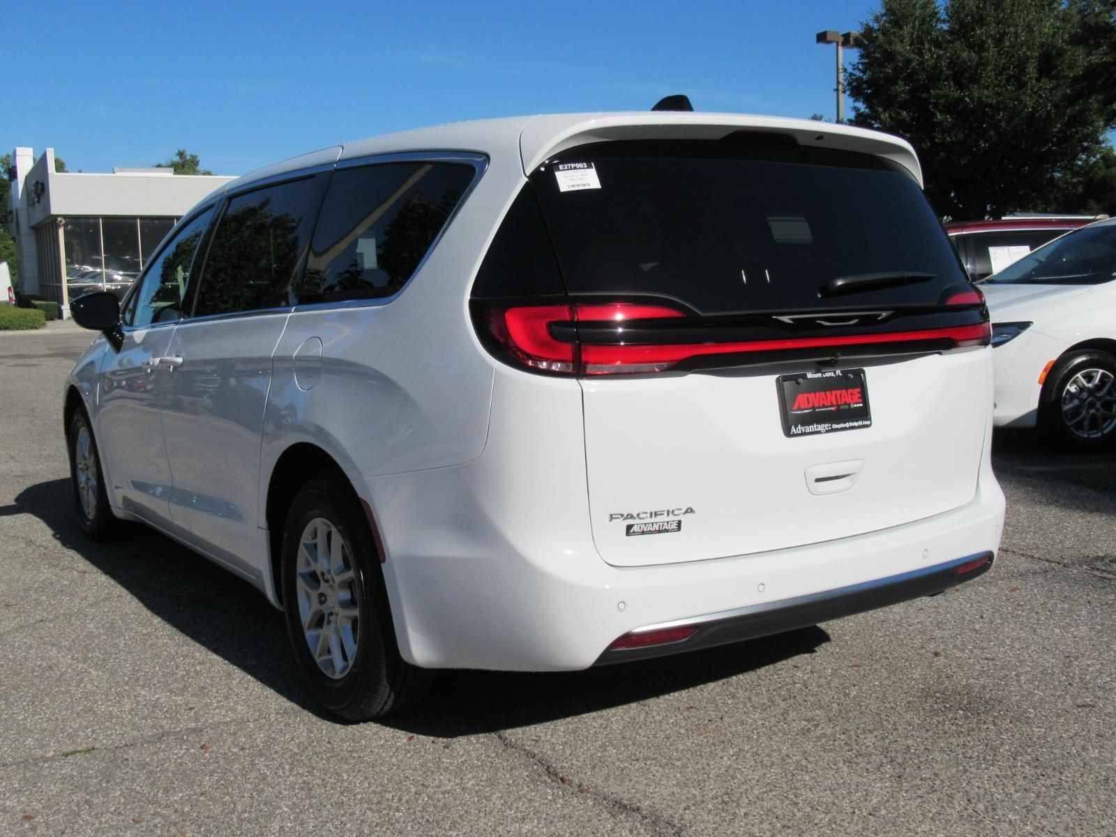 New 2027 Chrysler Pacifica Select FWD image 5