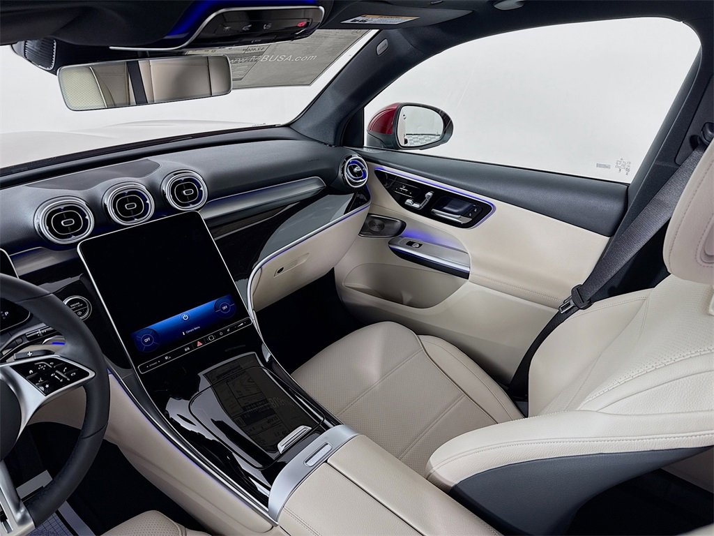 Used 2025 Mercedes-Benz GLC 300 4MATIC image 25